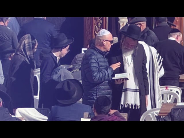 A Must Watch! Astonishing Jerusalem Outreach - Messianic Rabbi Zev Porat Preaches