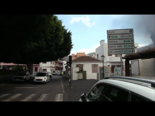 Ein schlimmer Tag für den Ort "La Laguna". Die Lava dringt in das Zentrum ein und zerstört Häuser.