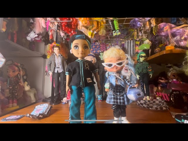 Boy vrs boy. River Kendall and Max Wonder Lol omg tween and rainbow Jr high unboxing and review