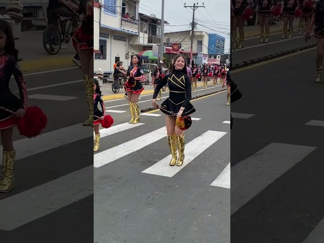 Leidy Alvarez chonera bonita en los desfile de chone bastonera bonita