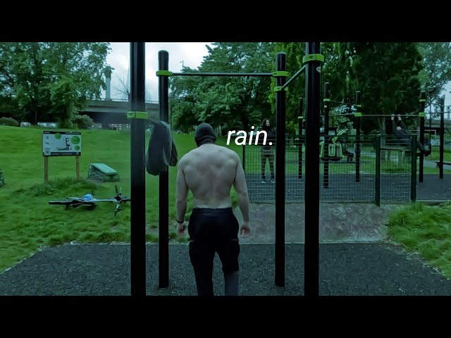 it's 7pm, rain, do 250 pull ups with me..