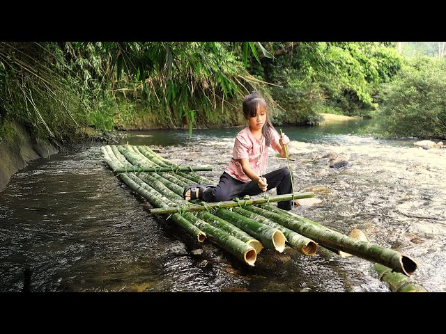 How to Poor Girl make a bamboo raft to survive in the wild forest alone using many bamboo tubes