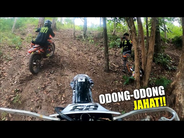 KTM 2021 VS ODONG-ODONG || TANJAKAN HANTAYUNG BUAT MOTOR MENANGIS!!