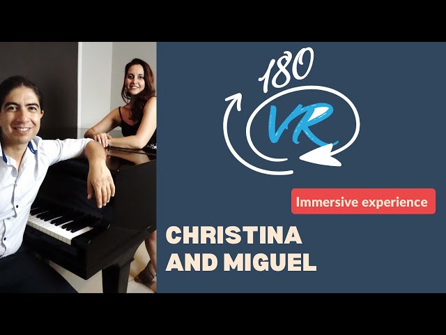 Cris y Miguel cantando Mexicana en 3D para verse en un visor de realidad virtual