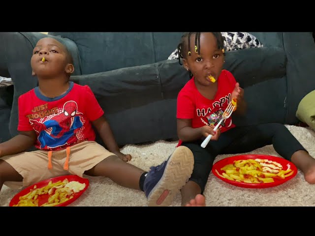 Cook with me their favorite tasty meal for kids chipo mwitu !Kemunto Bear Vlogmas Day 21