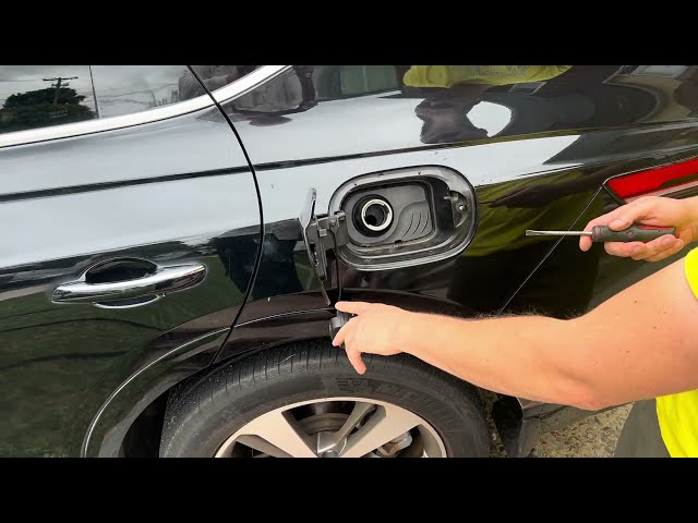 Genesis GV80 Fuel tank cover stuck or won’t open how to actuator replacement 21 22 23 24 25 26 door