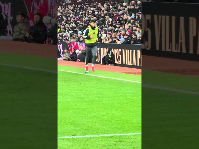 Marcus Rashford warm up Villa park