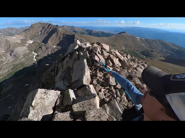 Trail running Mt. Columbia summit to trailhead - 360-DEGREE (4k UHD)