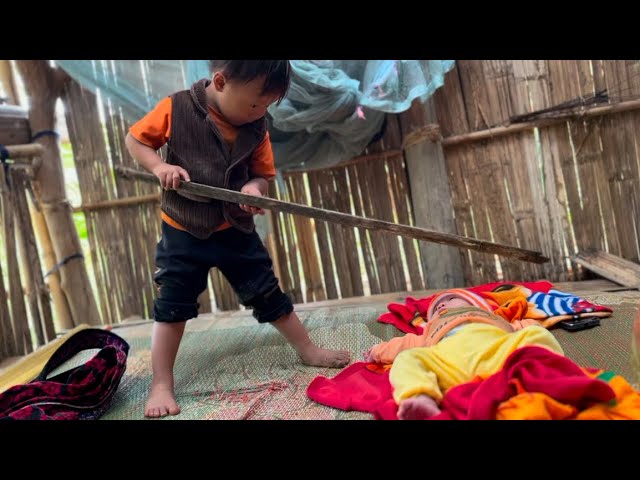 Single mother loses her mind Visiting two poor orphans,the mother did not recognize her two children