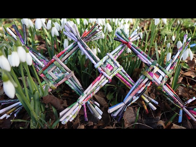 How to make a paper St Brigid's cross #crafting #imbolc #artsandcrafts #papercraft #crafts #tutorial