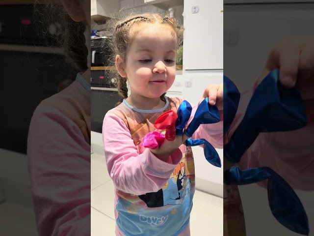 "Ava’s Hilarious Finger Family Song – Balloons on Her Fingers! 🎶🎈"