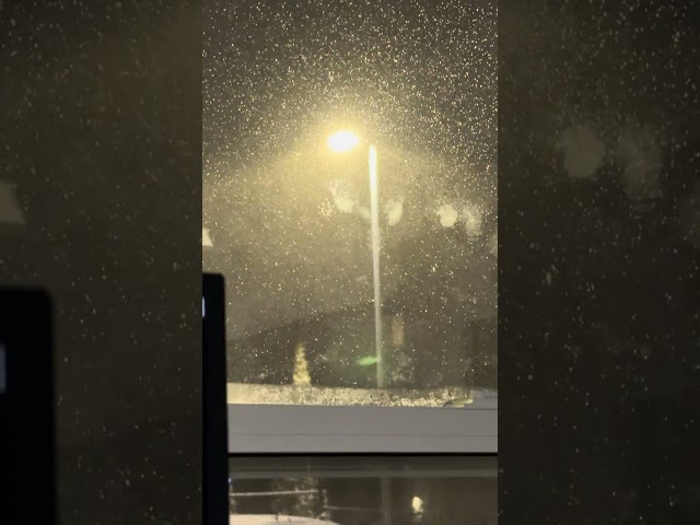 Crazy blizzard can’t see building across st