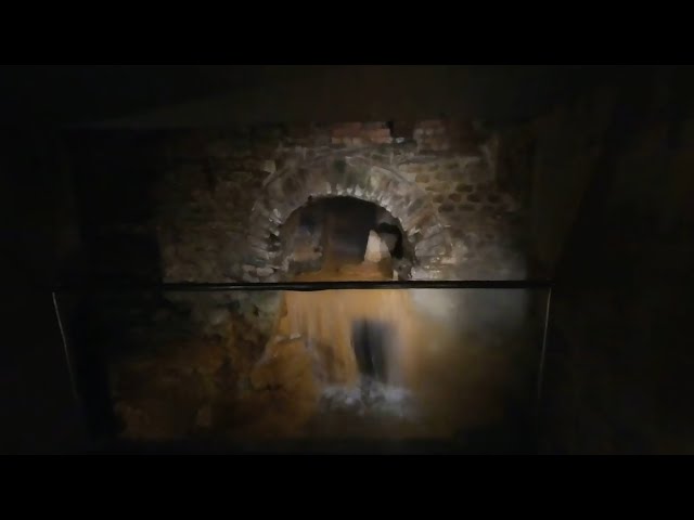 Bath - Ancient Roman Arched Overflow VR180