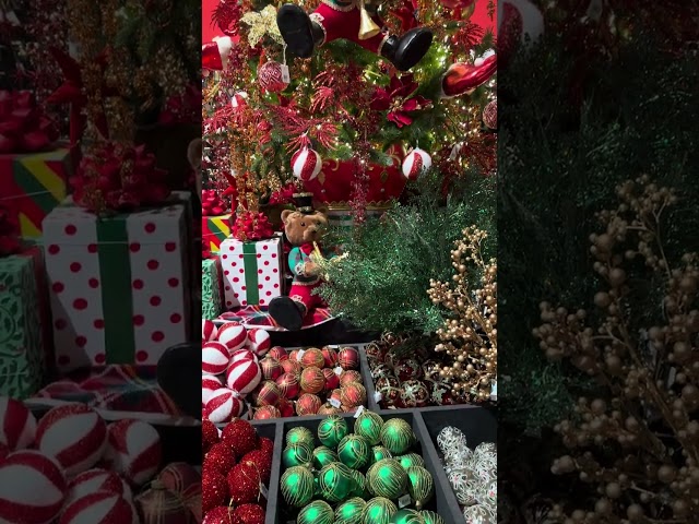 Teddy bear on the Christmas Tree - red & green ideas #christmastreedecorationideas #teddybear