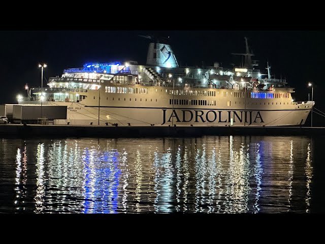 NIGHT LIFE  IN CROATIA 🇭🇷 SPLIT 🔥🔥walking  around the sea 🌊