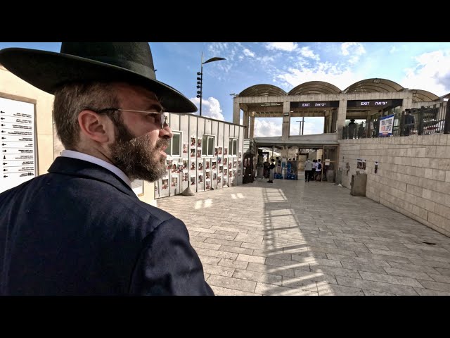 Jerusalem. Walk to the Western Wall. Friendly cat and the beauty of the Ancient City