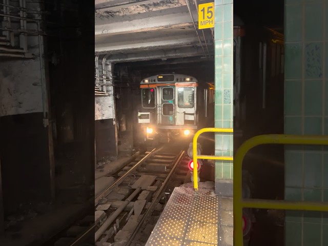 1982 Kawasaki B-IV, [B1] Broad Street Line (Local) arriving at Erie Station #broadstreetsubway