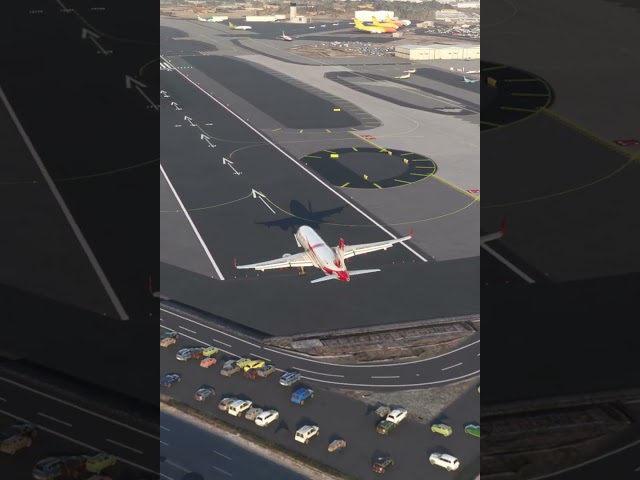 Moment Landing AIRBUS A320 NEO at SAN DIEGO Airport #shorts