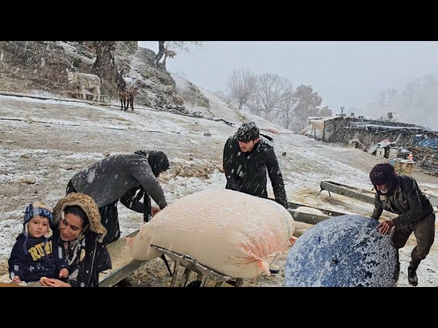 Family trapped in severe snowstorm🌪❄️❄️🌧🌨🌩☃️