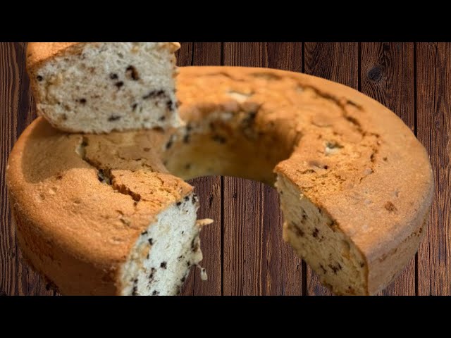 white sponge cake with chocolate glaze - simple and delicious