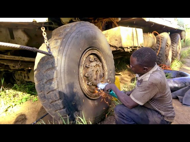 South Sudan: the Castaways of the White Nile | Deadliest Journeys