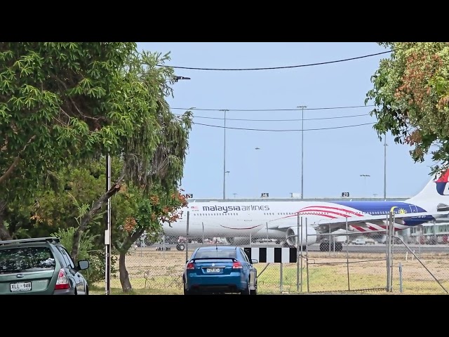 9M-MTF A330-323 Malaysia Airlines.  Right place right time random opportunity.