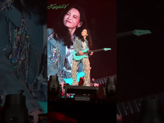 Fancam - Kelly Yu - 奉陪(Guitar Solo) - (Nanjing - 12/08/2023)