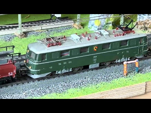 Märklin H0: Bahnhofsbetrieb am Sonntag mit 2x E94 analog/digital + E03, Ae 6/6, SNCF BB 22200