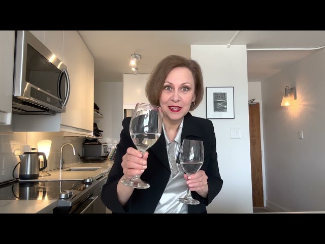 Wine Etiquette Tip: How to Drink Wine While Wearing Lipstick