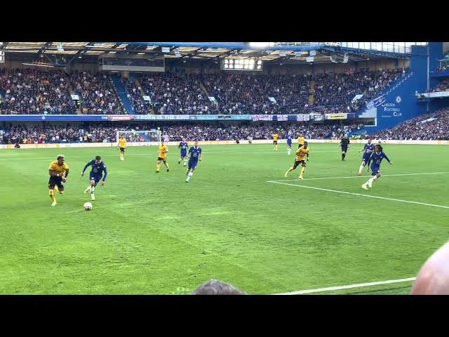 Kepa blocks Hwang Hee-chan goal attempt