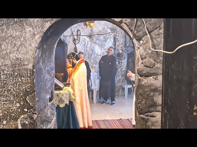 Sunday Prayer in Aramaic (Jesus' language)- Syriac Orthodox, Church of the Holy Sepulchre, Jerusalem