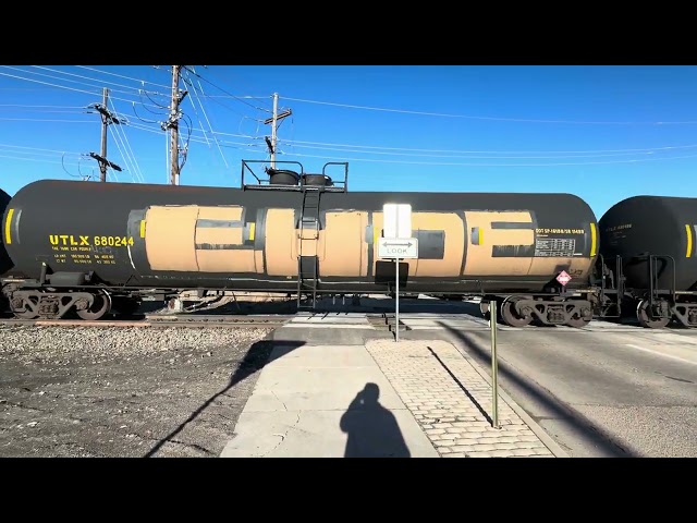 BNSF #6859 Lead’s The U-BAKEPP4-22A Through Main Street Crossing 2/22/2025.