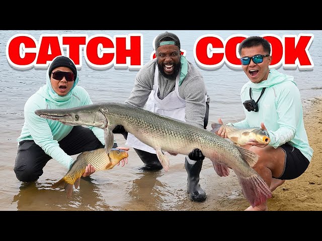 2v2 Giant Carp & Alligator Gar Catch & Cook Challenge! (Loser Cooks For Winner)