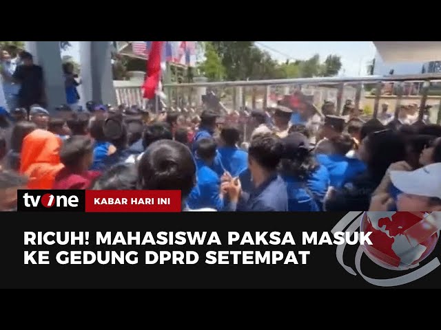 Unjuk Rasa Mahasiswa di Lombok Berakhir Bentrok dengan Polisi! | Kabar Hari Ini tvOne