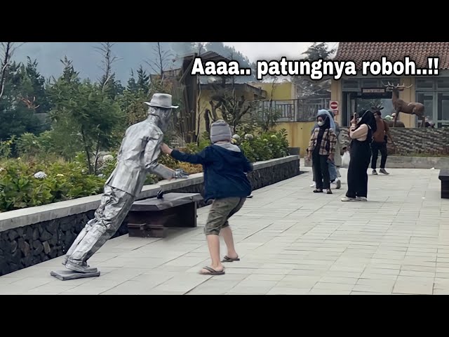 Patungnya Roboh..!! Statue prank funniest Reactions, Prank Patung Hidup