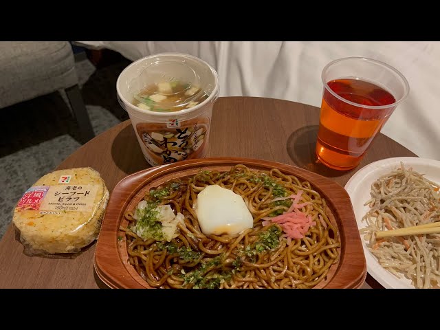 What types of food can be found in a japanese supermarket? Trying japanese konbini food| コンビニ食品