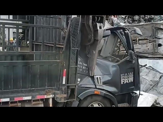 Sinotruk breaking and scrap making process