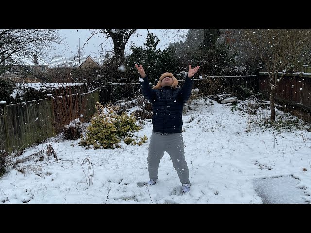 Enjoying snow fall 🌨️☃️and 1st vlog in the UK🇬🇧❤️