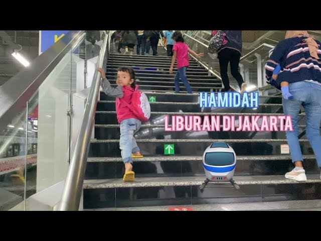 Hamidah berlibur ke jakarta naik kereta api indonesia. //berlibur diJAKARTA 1 #keretaapi