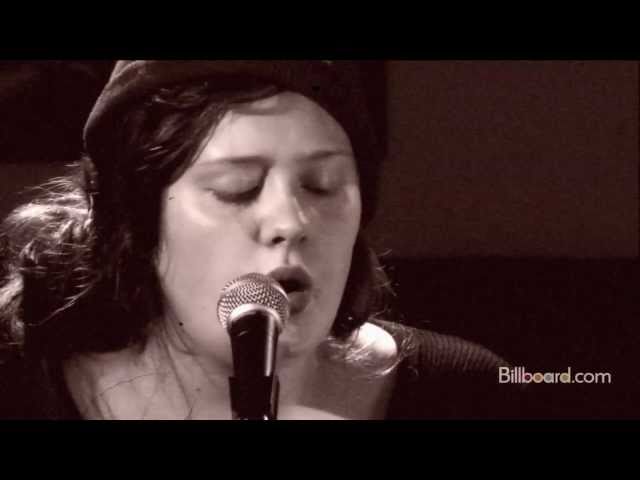 Adele - "Chasing Pavements" LIVE from the ARCHIVE