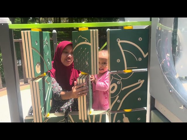 Avicenna bermain ke Waverley Park Play Ground