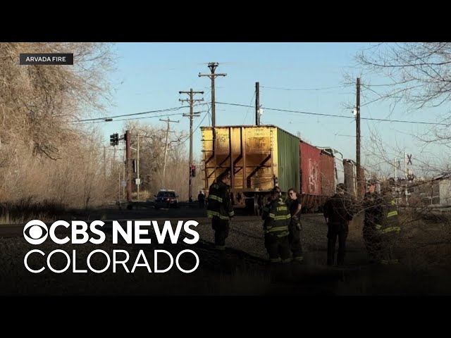 Train cars detach in Arvada, causing road block