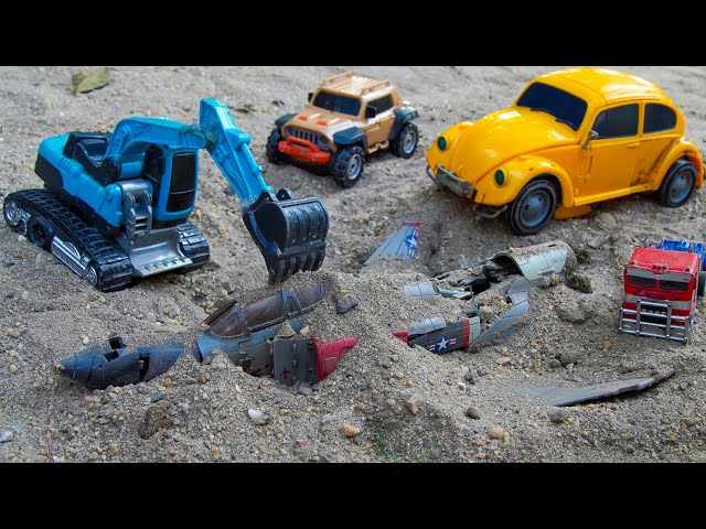 Komatsu Excavator, Bumblebee rescue Crashed Plane - Battle OPTIMUS vs. RATCHET, Tobot Stopmotion