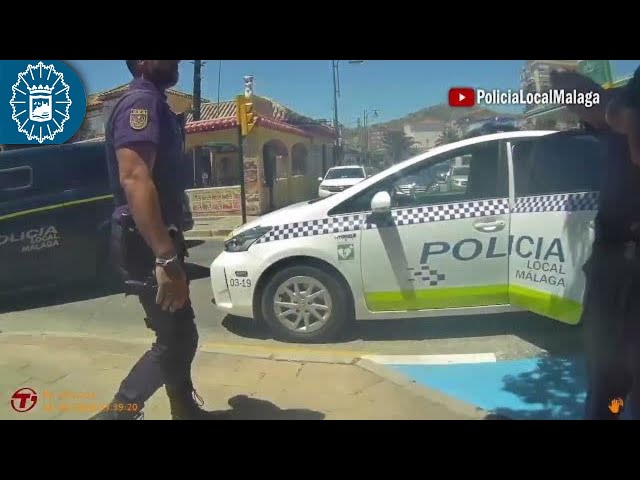 220531 #PolicíaLocalMálaga #GOA - Detenido atracador en pleno asalto a un banco