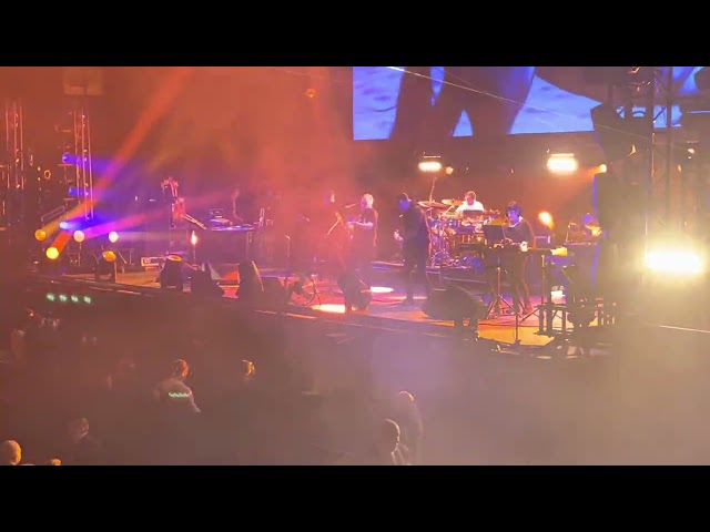 NEW ORDER REGRET live at Madison Square Garden In NYC