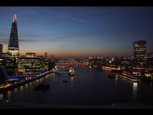 5.7K 360 Video: View from London's Famous Bridges (stunning views)