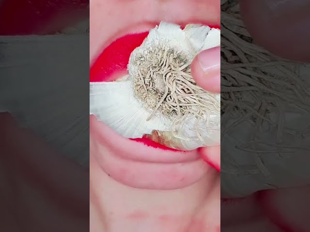 asmr Raw Garlic eating sounds