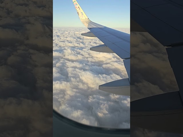 YA BAJANDO A TIERRA DESDE LAS NUBES