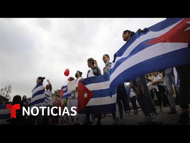 Cubanos en EE.UU. se debaten si deben mandar más remesas | Noticias Telemundo