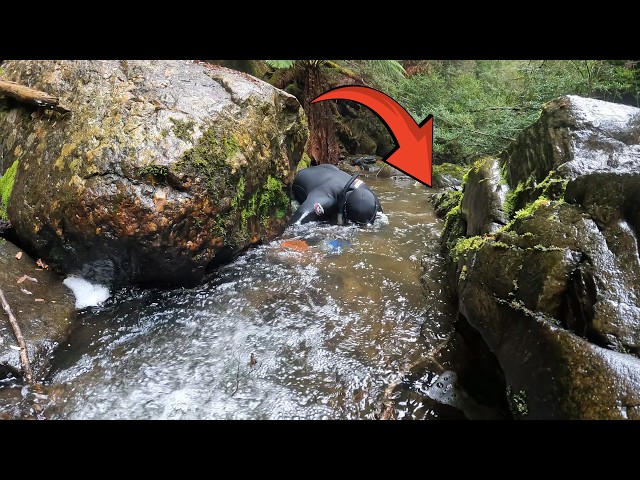 Recovering rich Gold Deposits amongst the boulders of this Tasmanian river!!